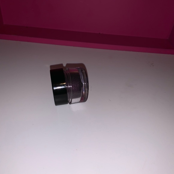 Eyeshadow NWT BRAND NEW NEVER USED - Picture 3 of 3